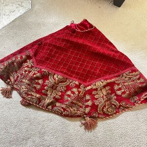 Elegant Red and Gold Holiday Tree Skirt